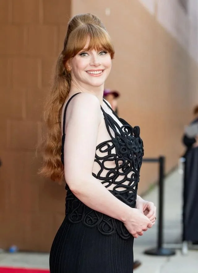 Bryce Dallas Howard, 44 picture 2 of 2