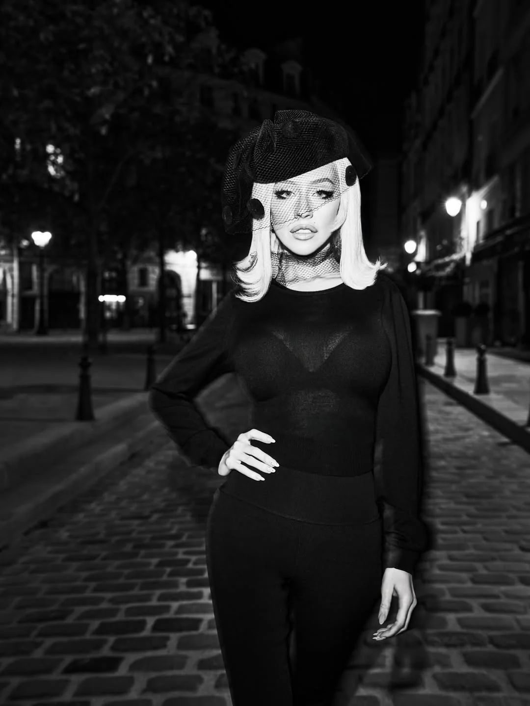 Christina Aguilera, 44 picture 1 of 8