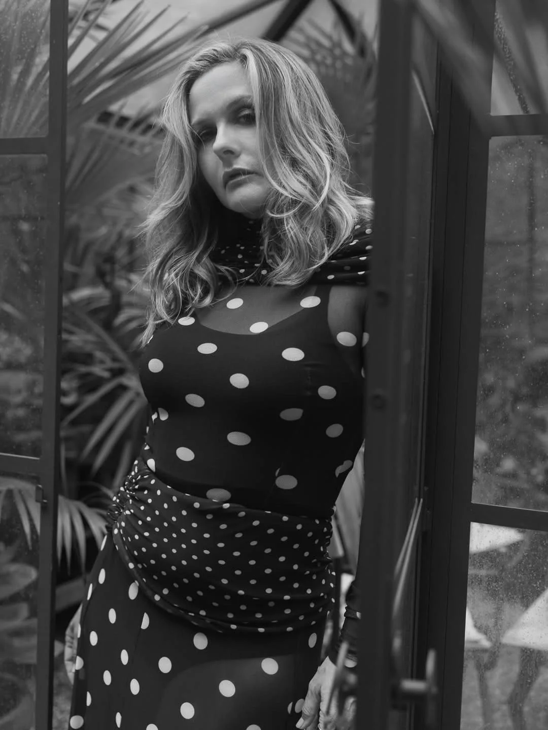 Alicia Silverstone, 49 picture 4 of 4