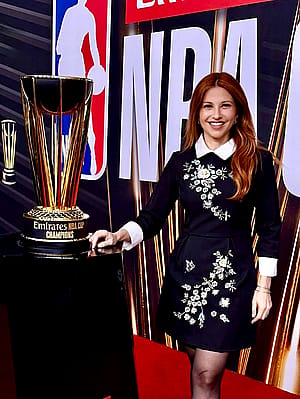 Rachel Nichols, 52'