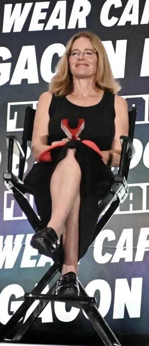 Elisabeth Shue, 61 picture 1 of 1