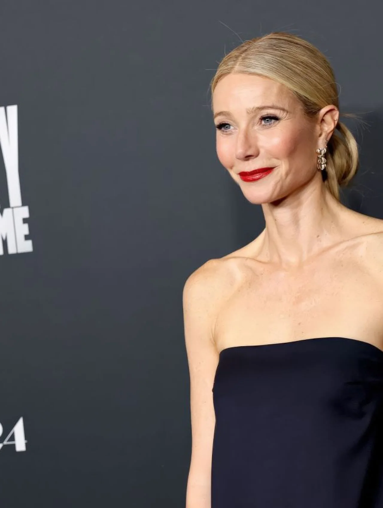 Gwyneth Paltrow, 53 picture 1 of 12