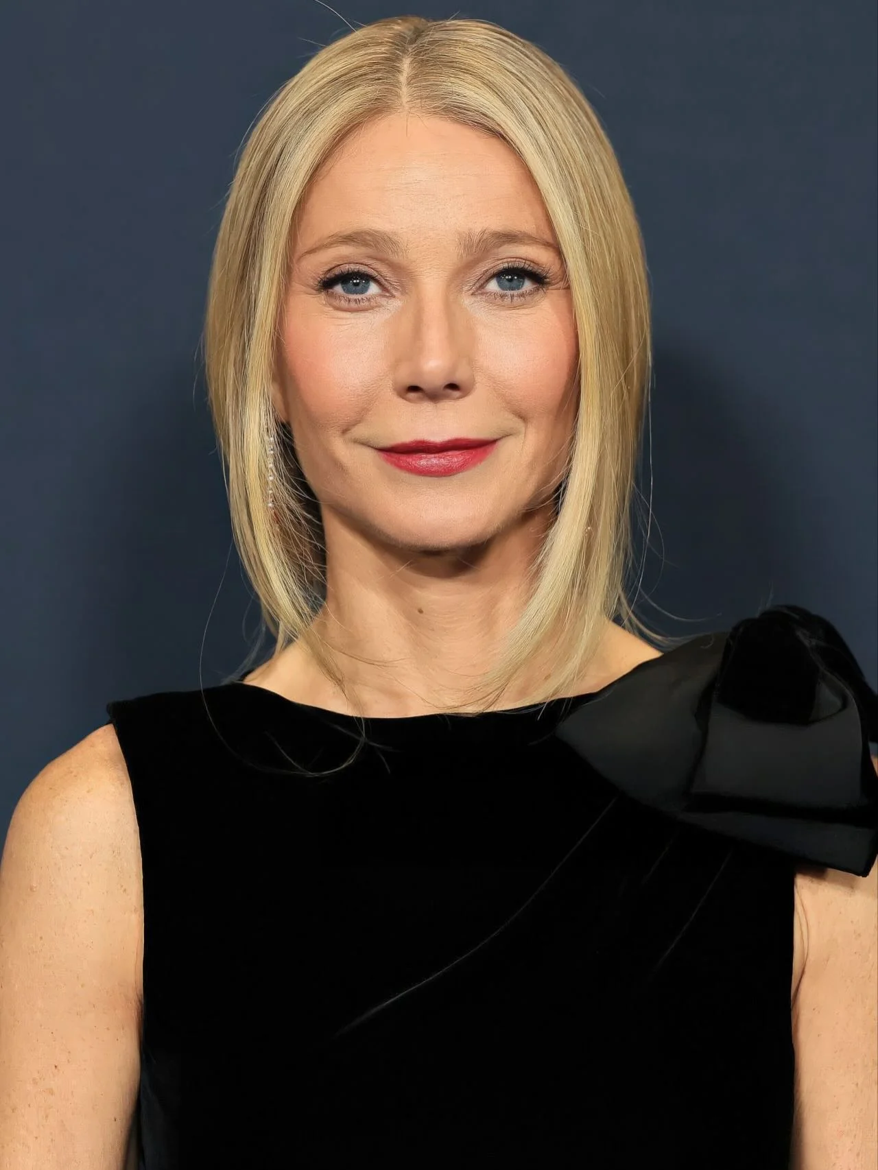 Gwyneth Paltrow, 53 picture 2 of 12