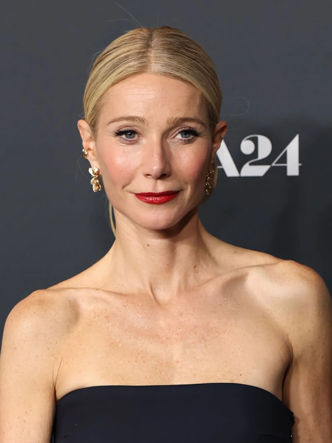 Gwyneth Paltrow, 53 picture 3 of 12