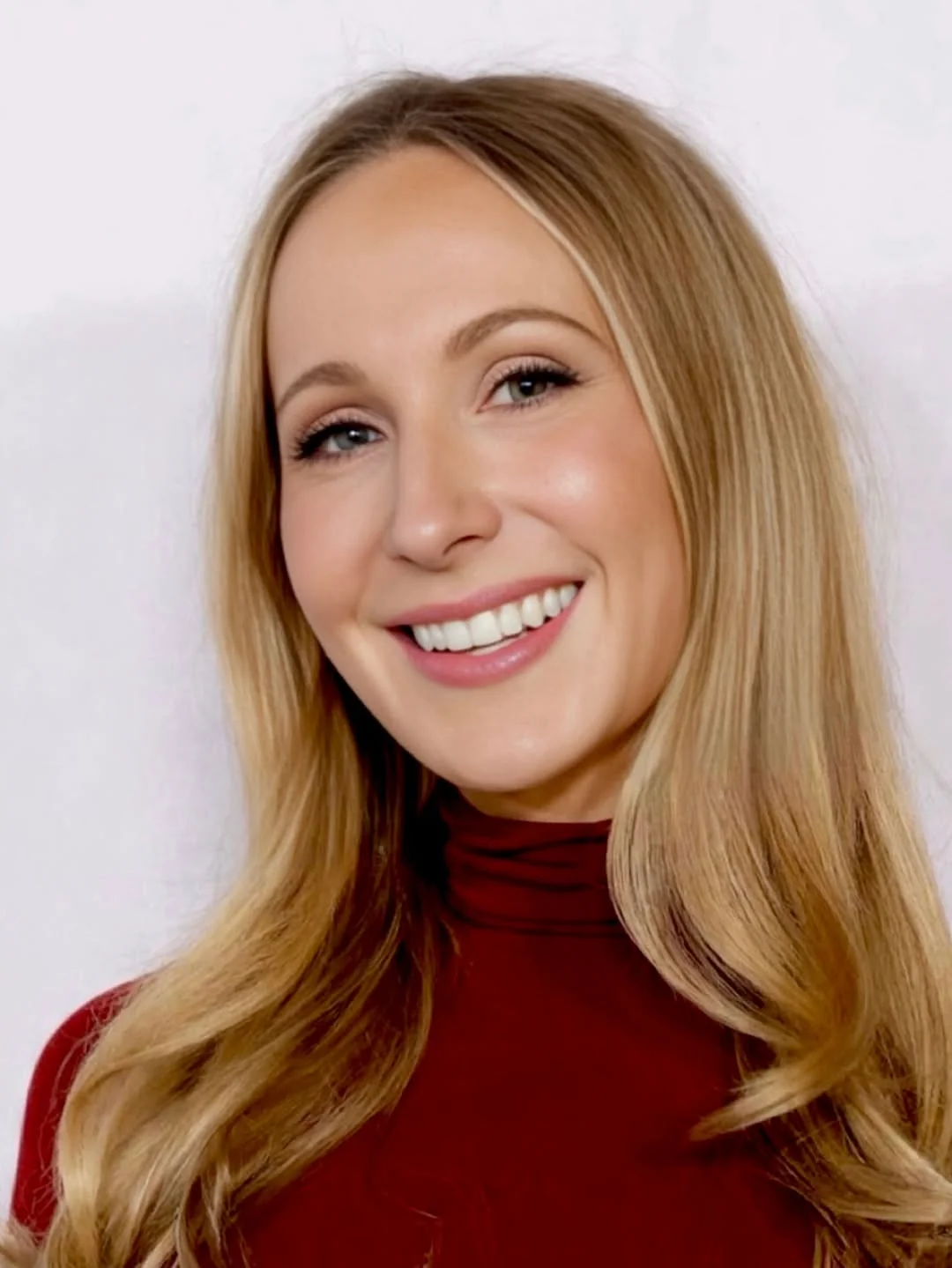 Nikki Glaser, 41 picture 2 of 2