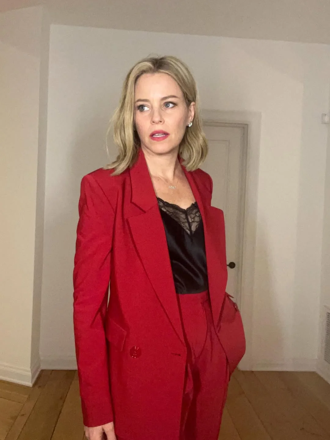 Elizabeth Banks, 51 picture 4 of 5