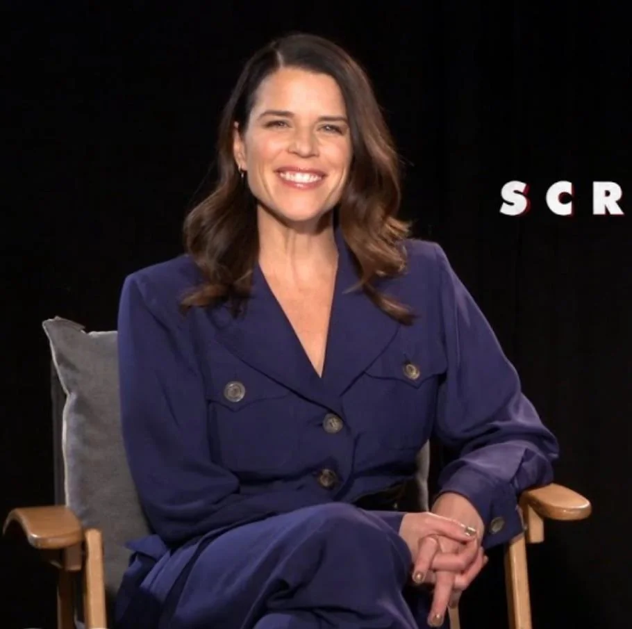 Neve Campbell, 52 picture 1 of 2