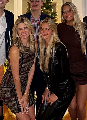 Melissa Stark, 52'