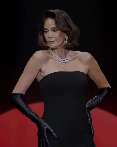 Teri Hatcher, 60 picture 1 of 1