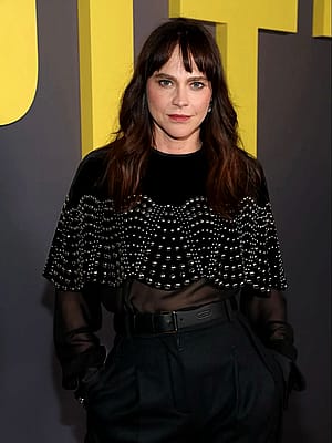 Fiona Dourif, 44'