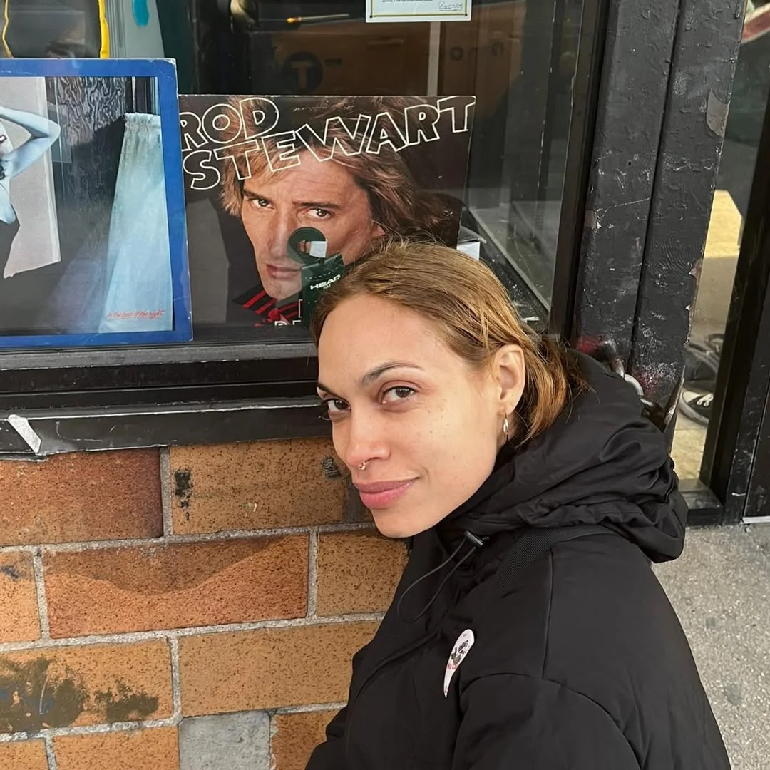 Rosario Dawson, 46 picture 2 of 2