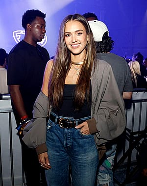 Jessica Alba, 43'