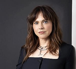 Fiona Dourif, 43'