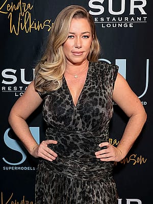 Kendra Wilkinson, 40'