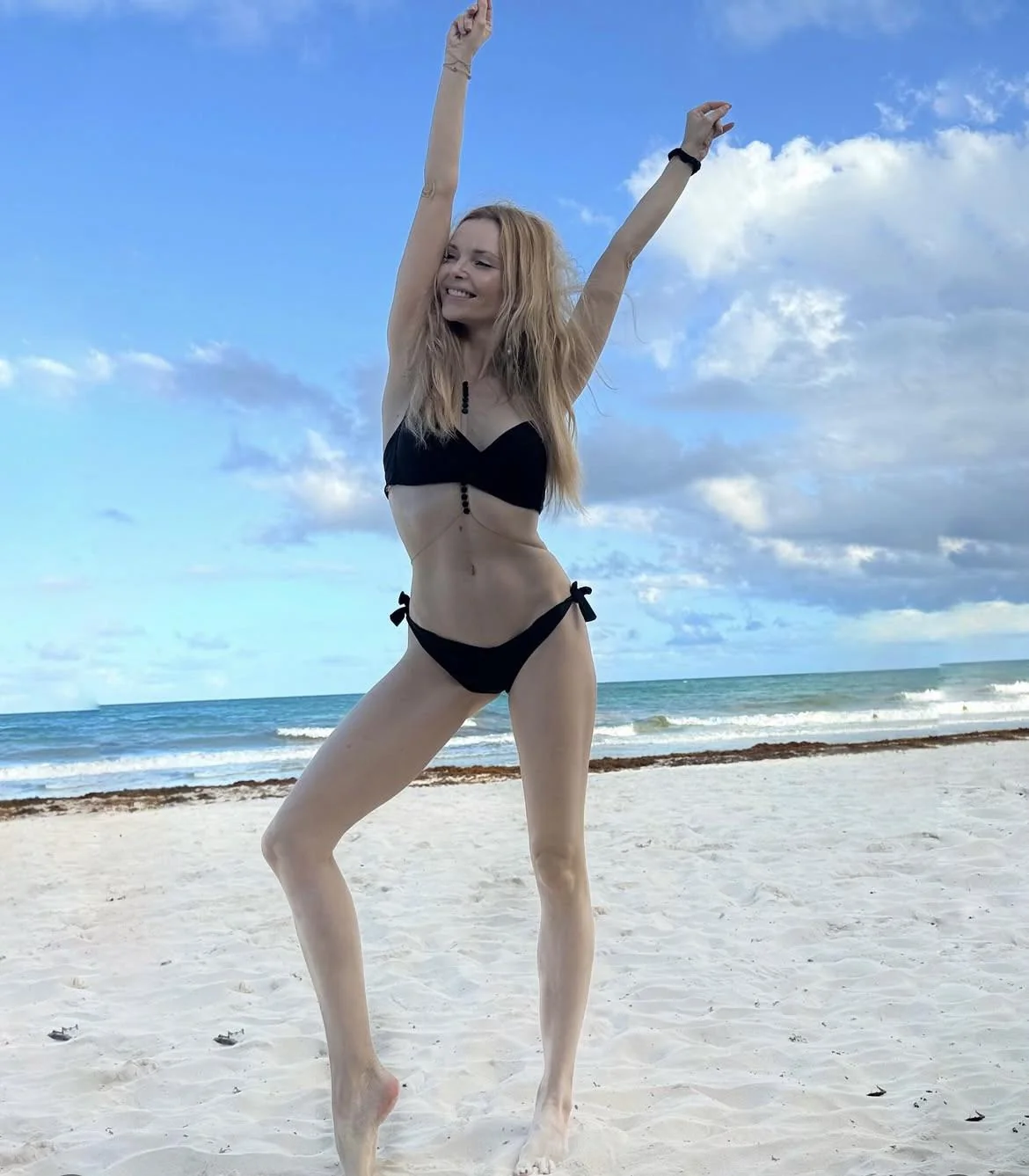 Izabella Miko, 44 picture 1 of 1