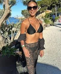 Eva Larue, 57 picture 1 of 3