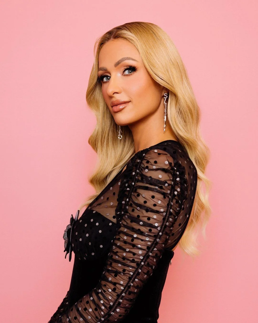 Paris Hilton, 43 picture 2 of 13
