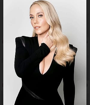 Elizabeth Berkley, 53'