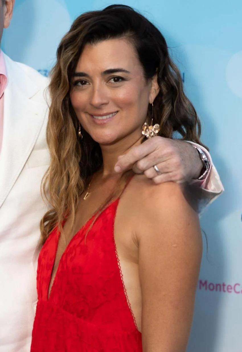 Cote de Pablo, 44 picture 1 of 3