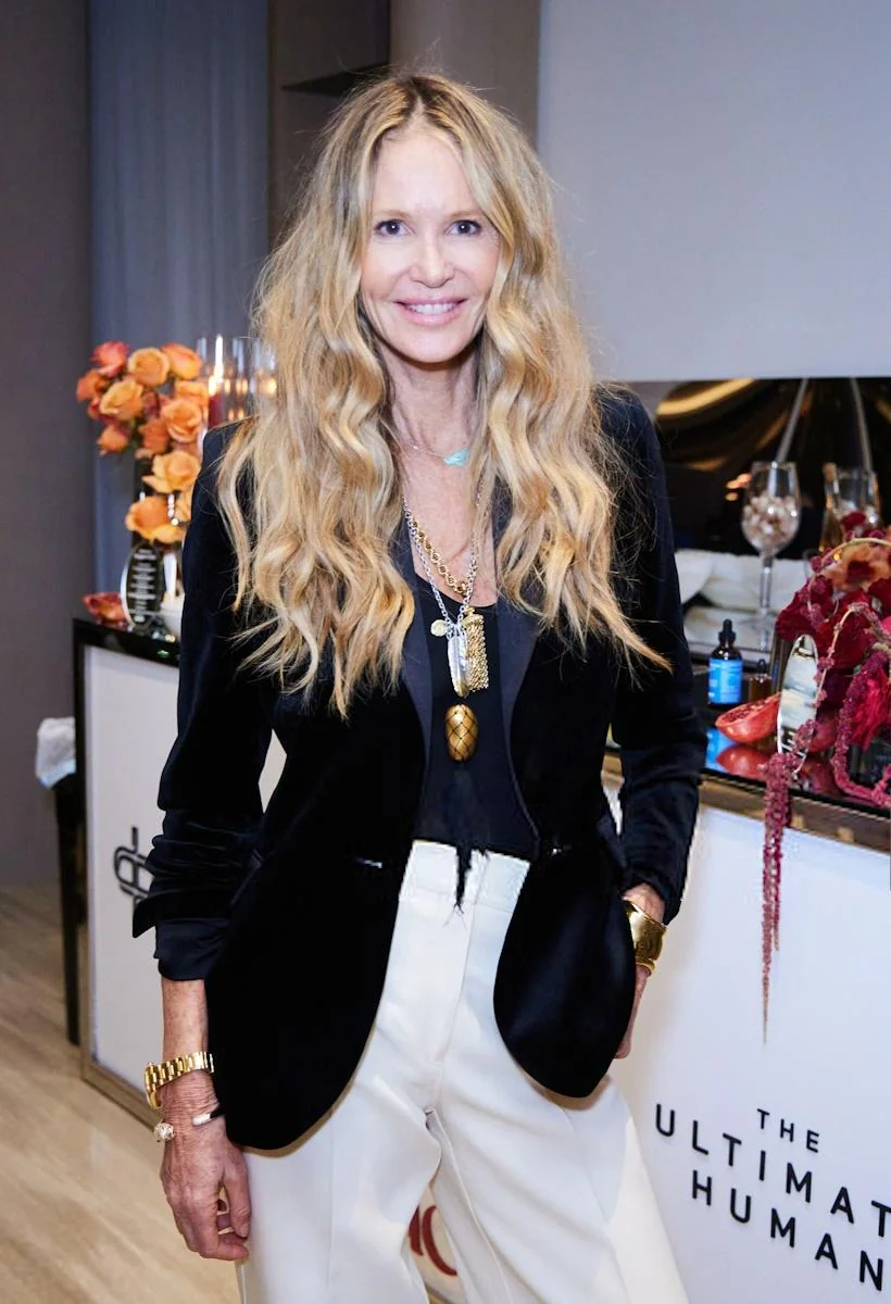Elle Macpherson, 61 picture 2 of 2