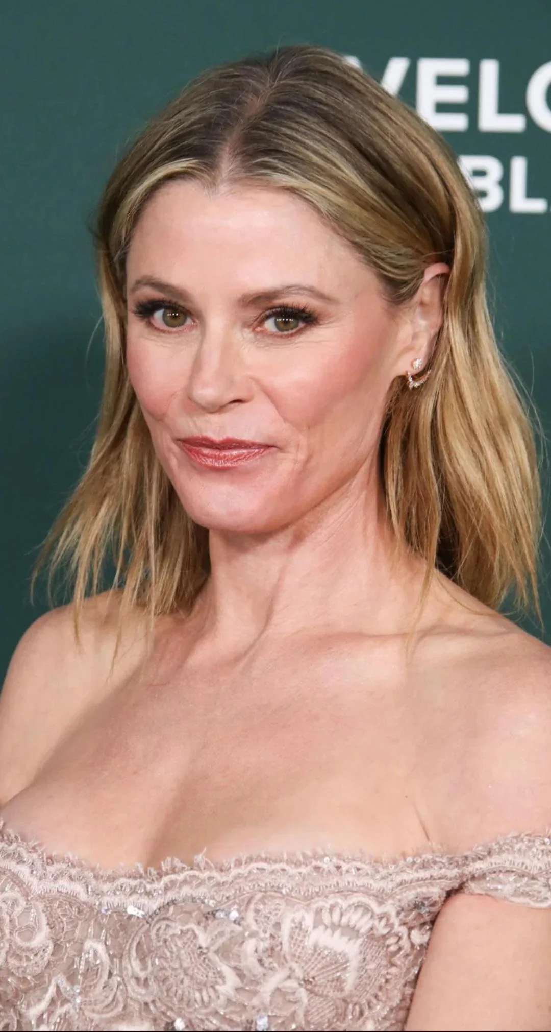 Julie Bowen, 54 picture 2 of 2