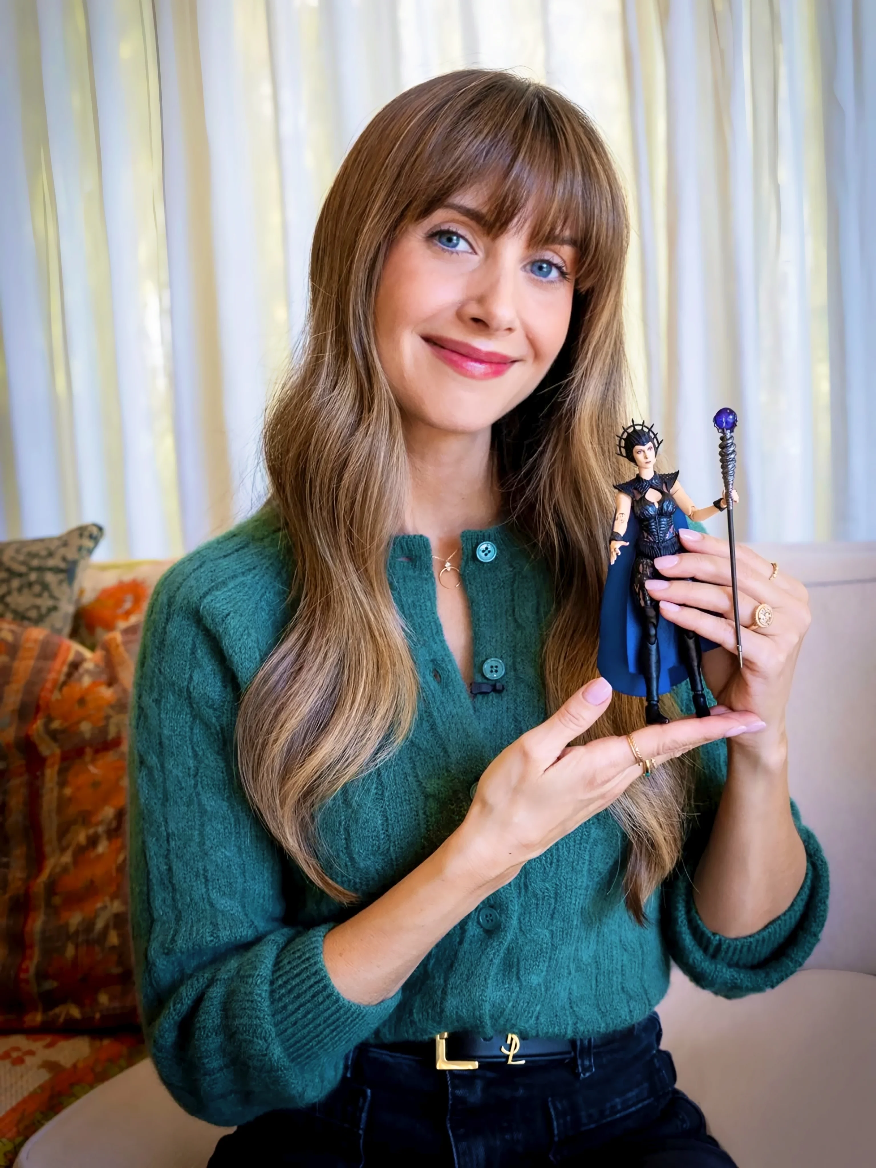 Alison Brie, 43 picture 2 of 5