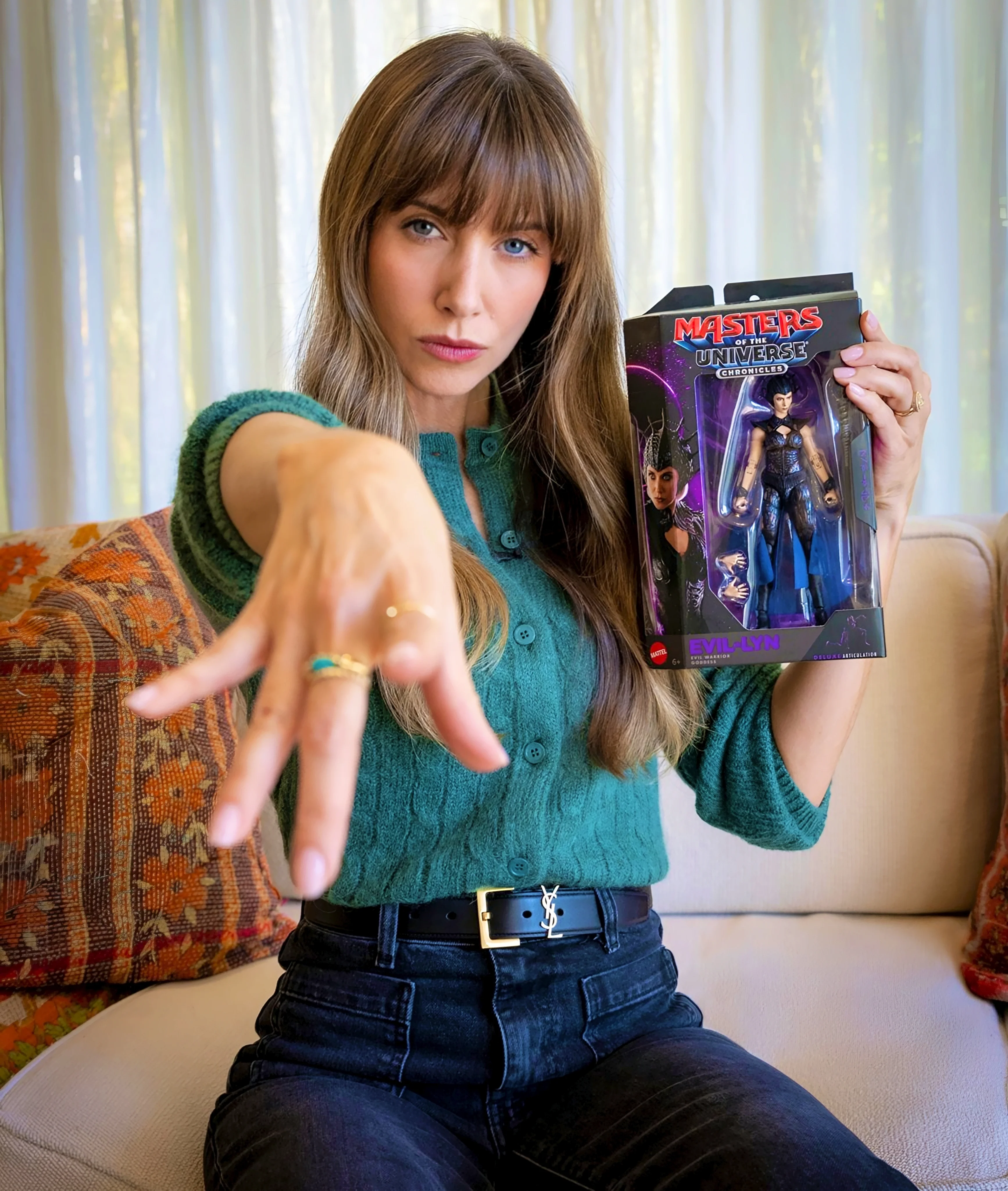 Alison Brie, 43 picture 3 of 5