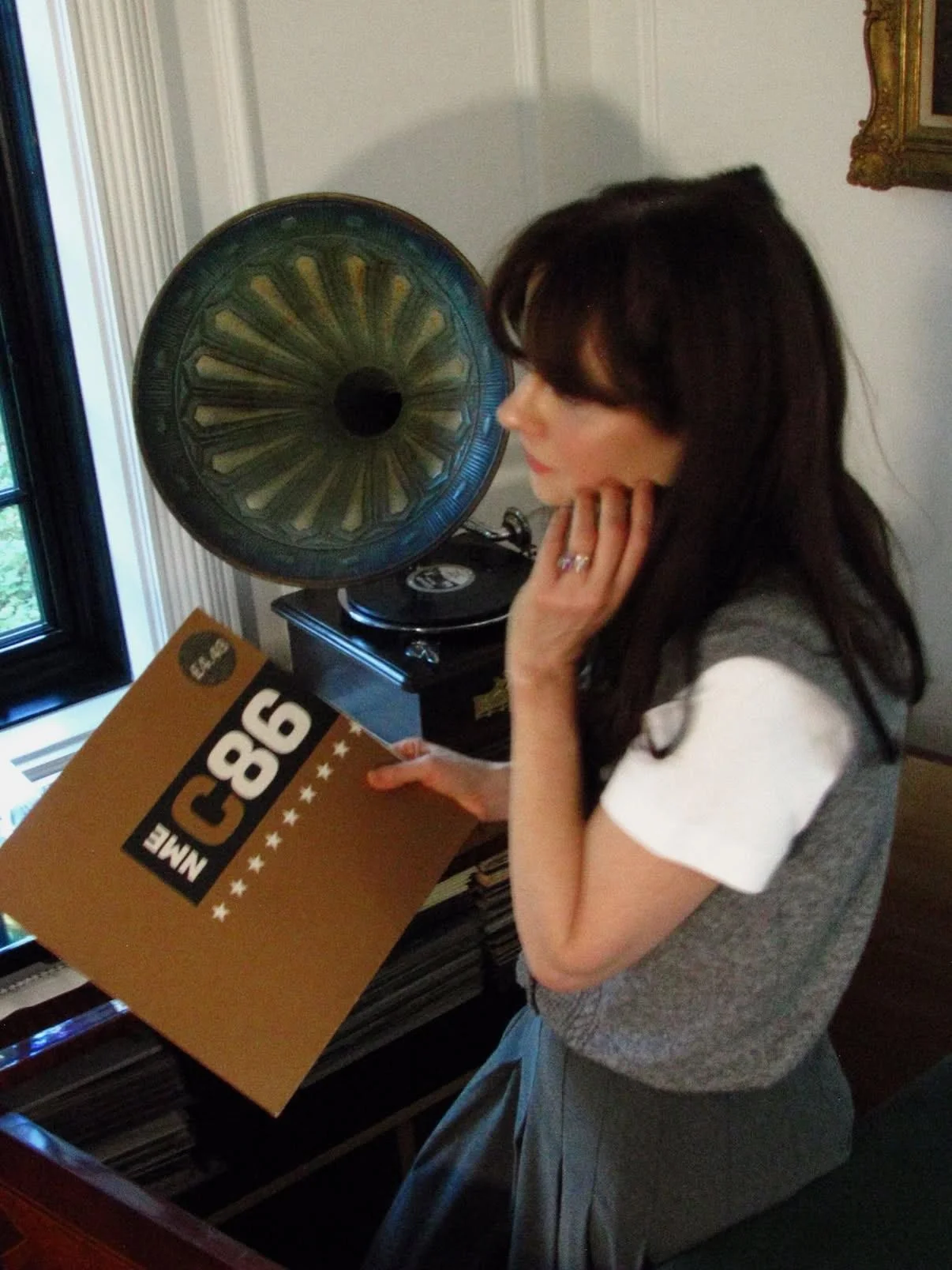 Zooey Deschanel, 46 picture 1 of 4