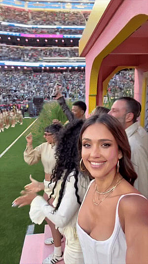 Jessica Alba, 44'