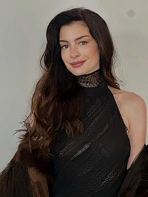 Anne Hathaway, 43'
