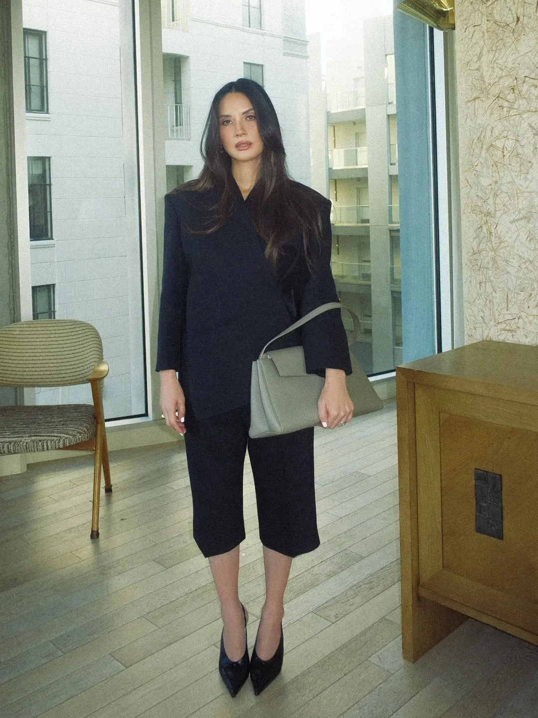 Olivia Munn, 45 picture 2 of 3