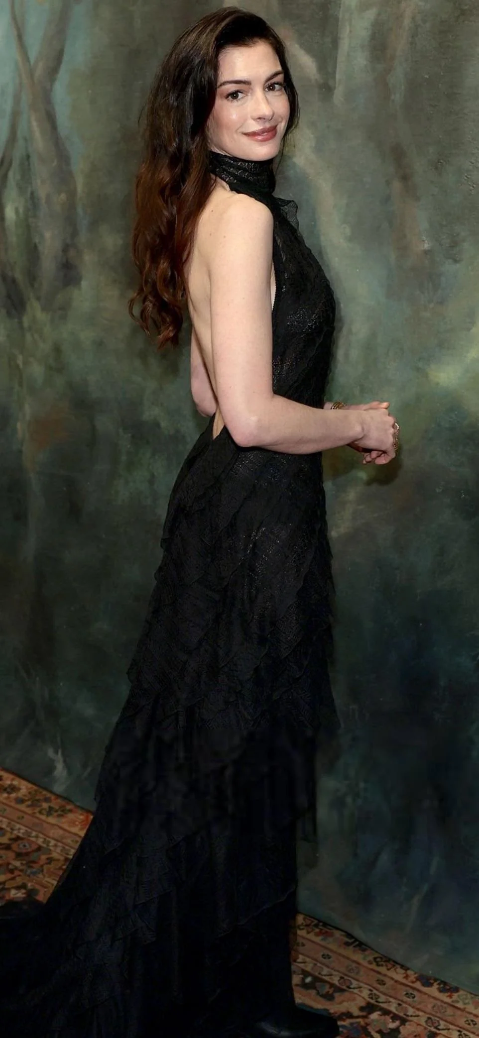 Anne Hathaway, 43 picture 1 of 2