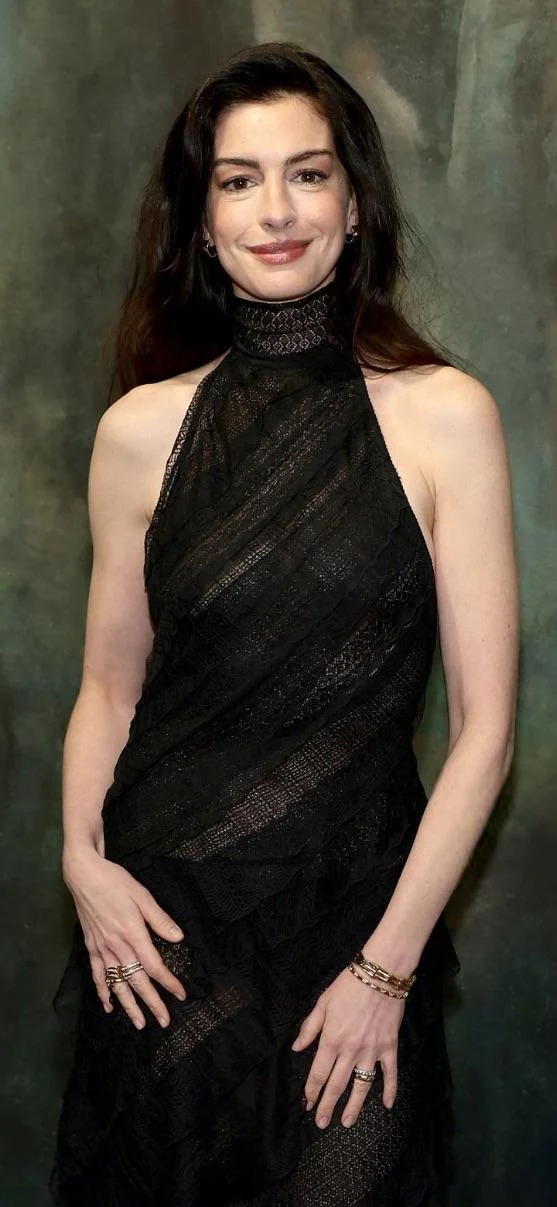 Anne Hathaway, 43 picture 2 of 2