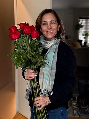 Amy Jo Johnson, 55'