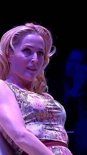Gillian Anderson, 46'