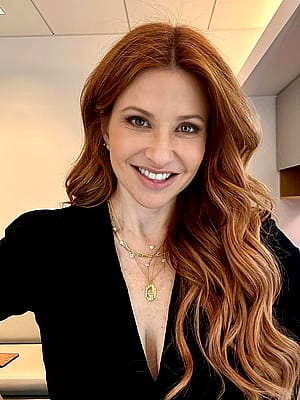 Rachel Nichols, 52'
