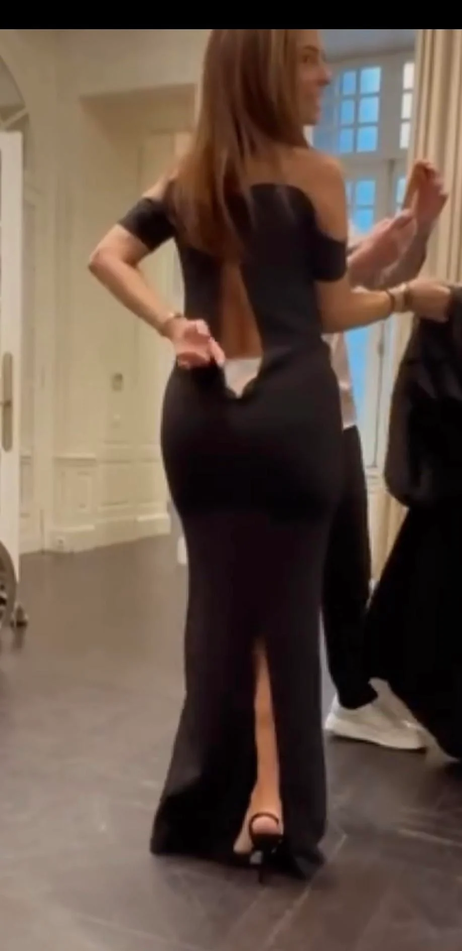 Maria Menounos, 47 picture 3 of 3