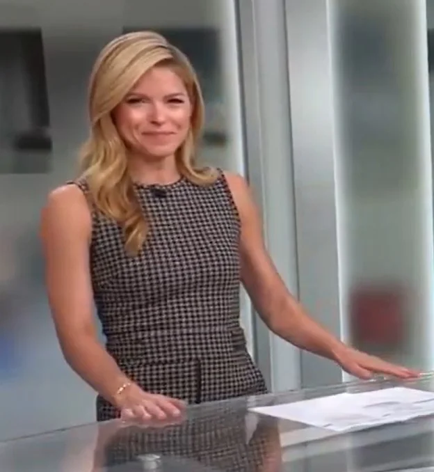 Kate Bolduan, 41 picture 4 of 8