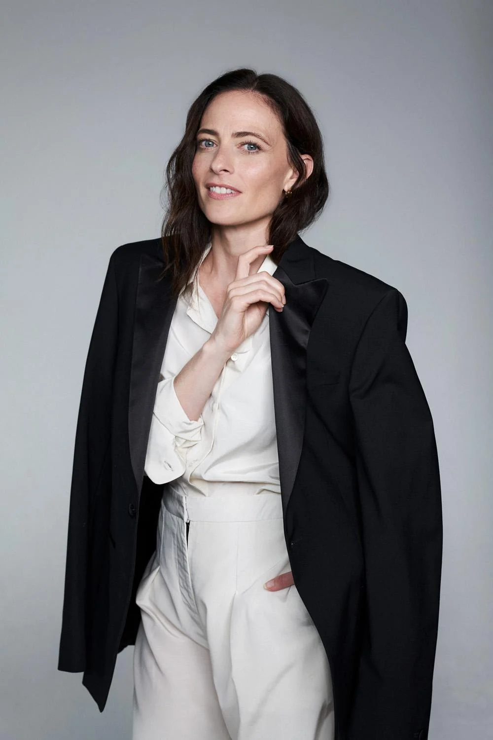Lara Pulver, 44 picture 3 of 4