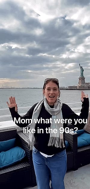 Amy Jo Johnson, 55'