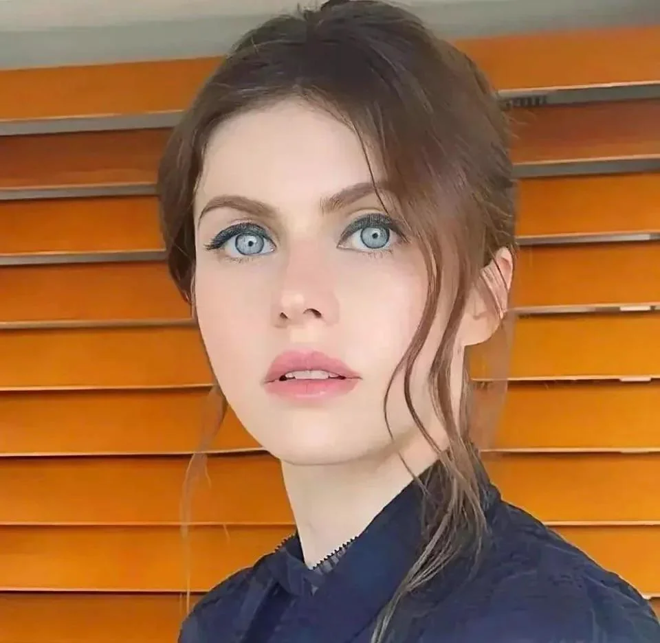 Alexandra Daddario, 40 picture 1 of 1