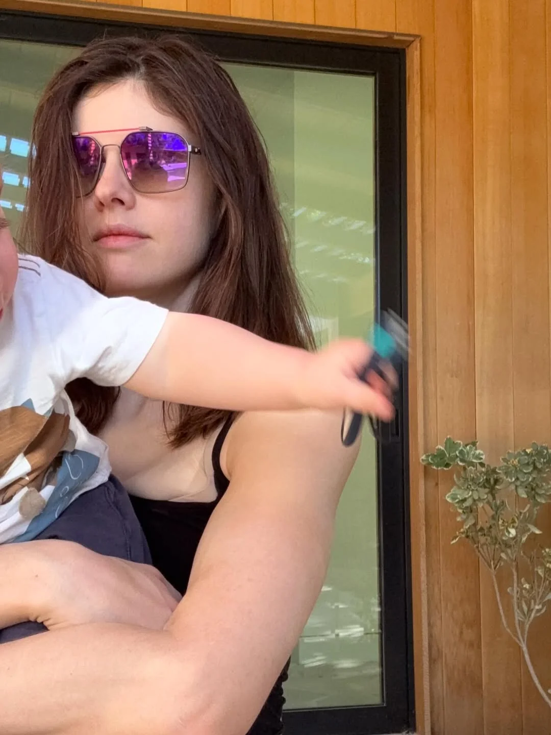 Alexandra Daddario, 40 picture 2 of 3