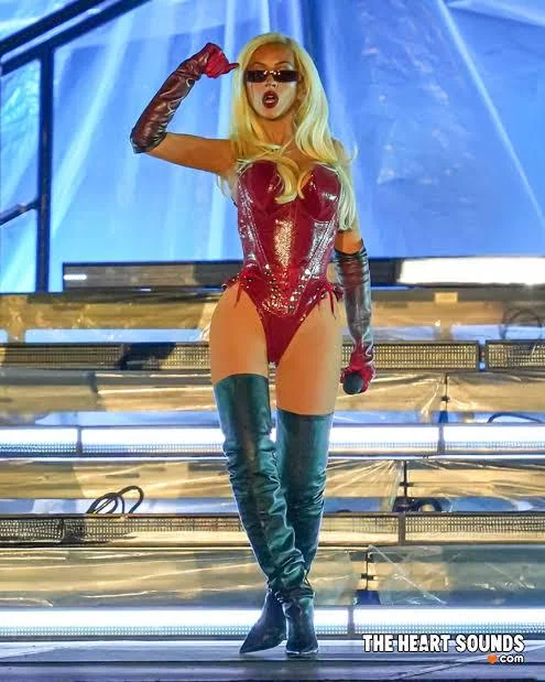 Christina Aguilera, 45 picture 1 of 1