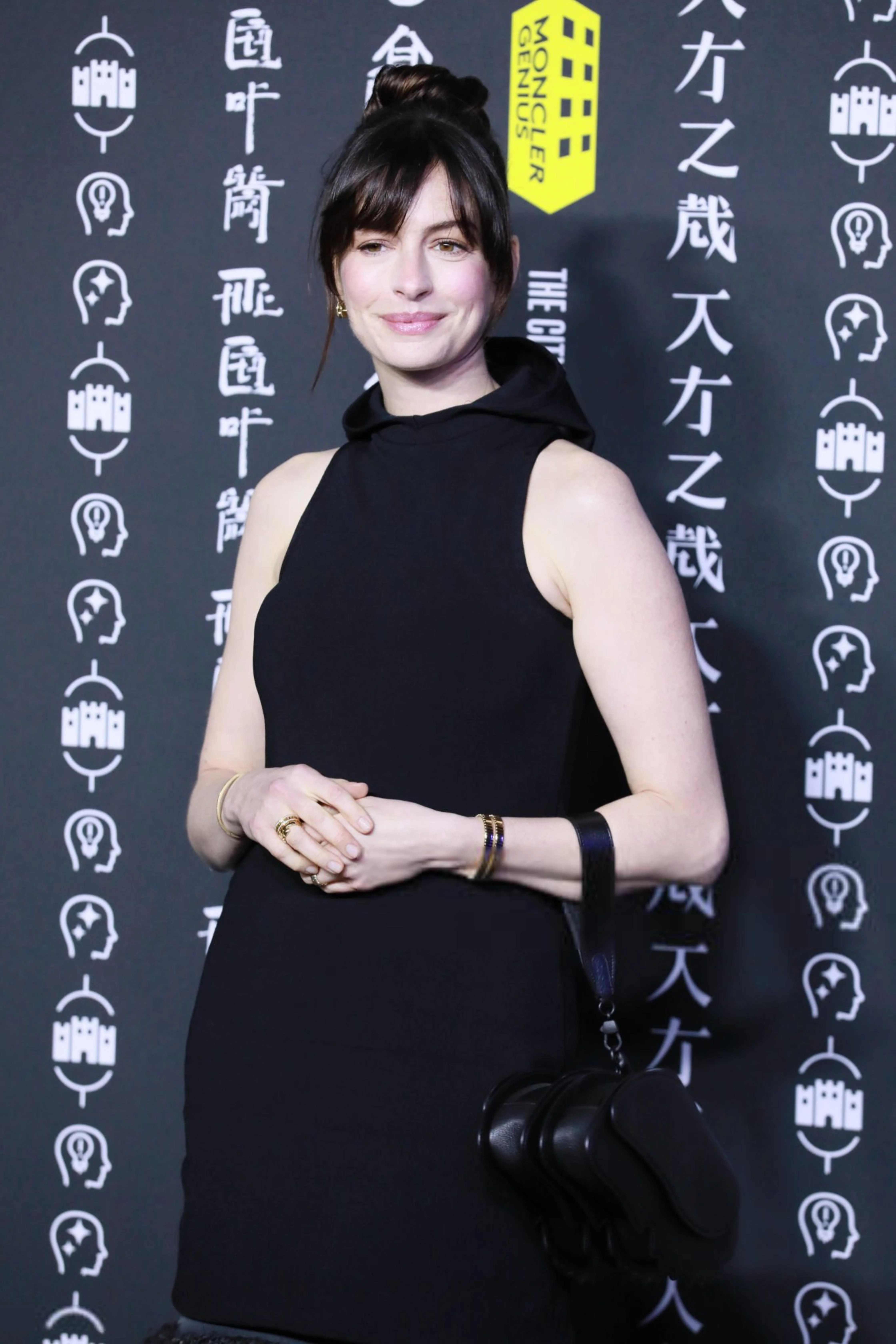 Anne Hathaway, 41 picture 4 of 10