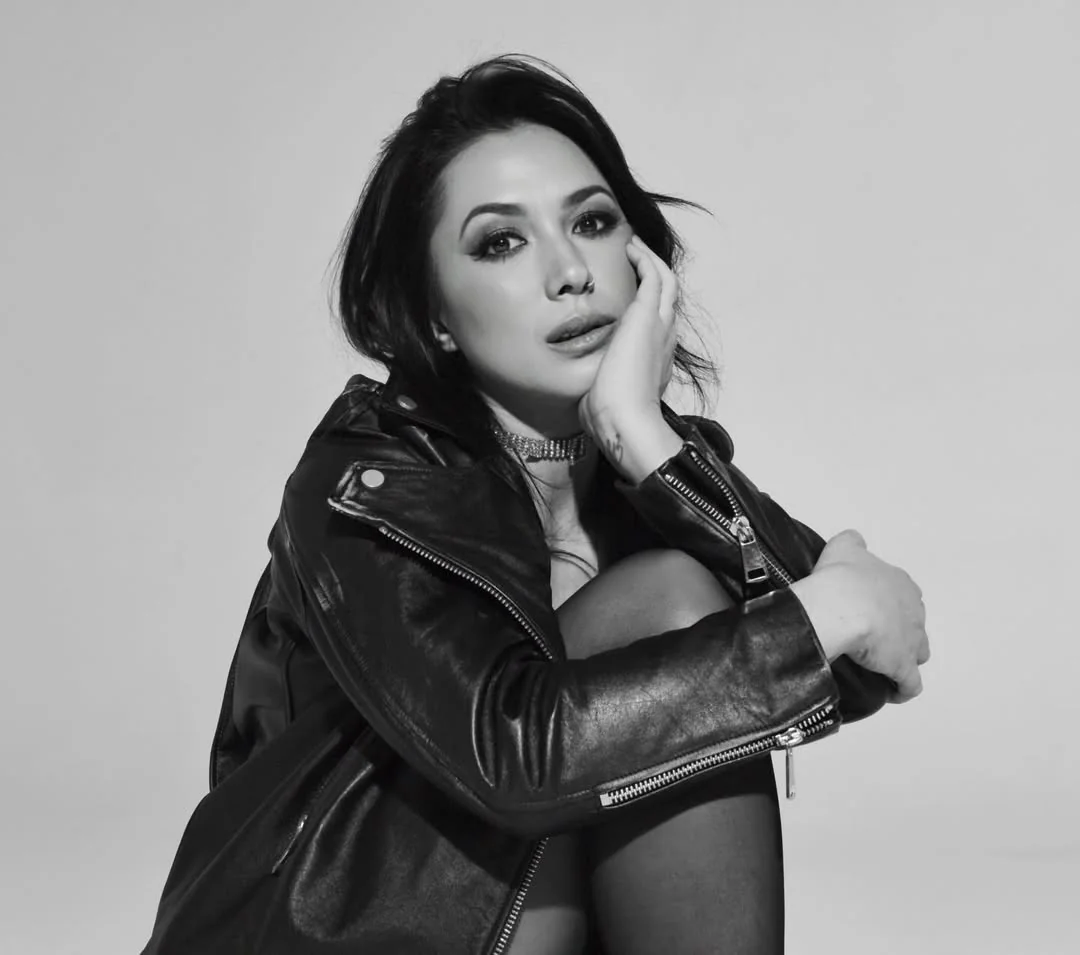 Michelle Branch, 42 picture 1 of 2