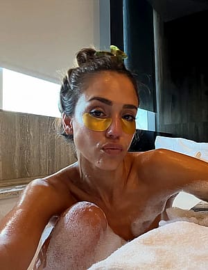 Jessica Alba, 44'