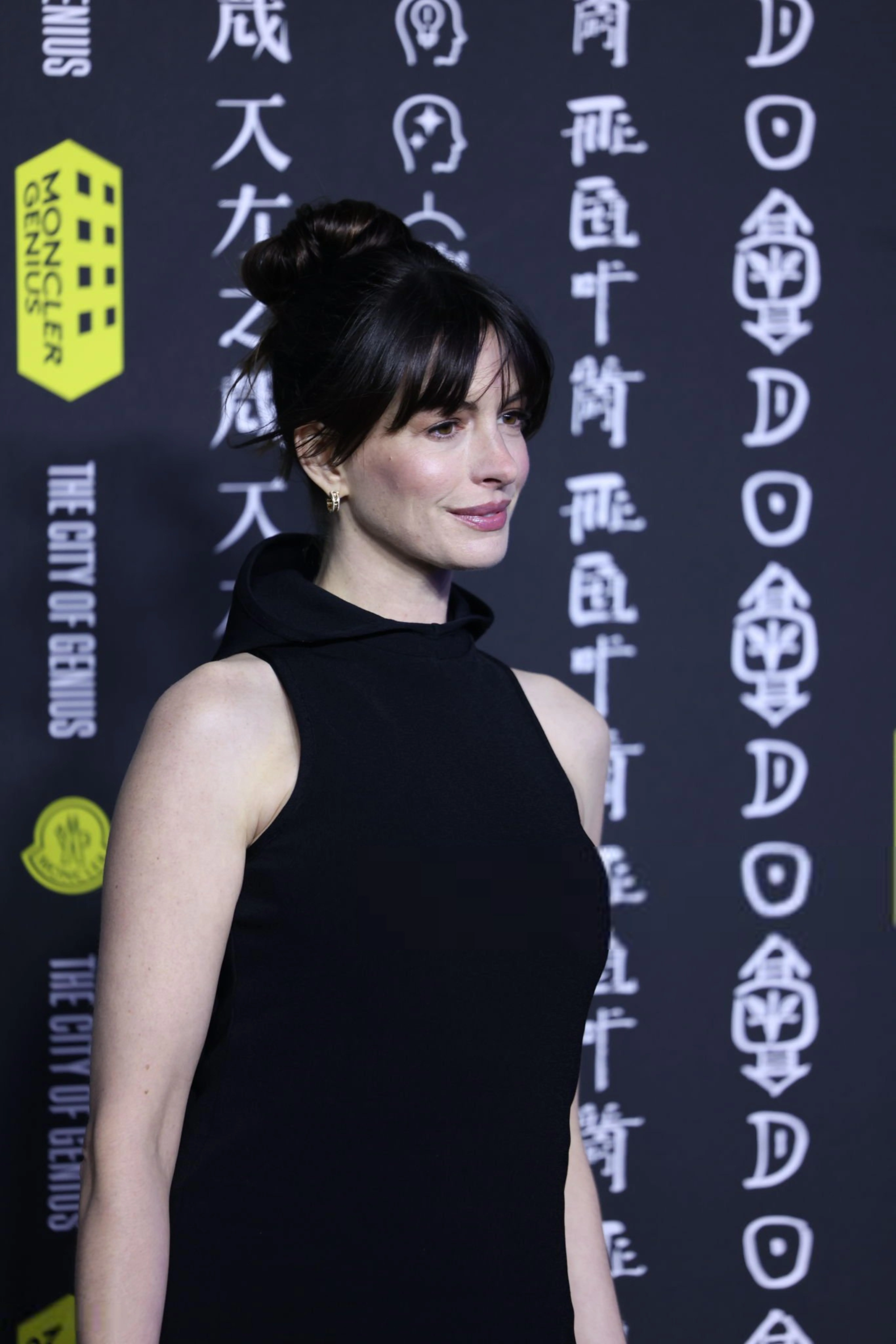 Anne Hathaway, 41 picture 5 of 10