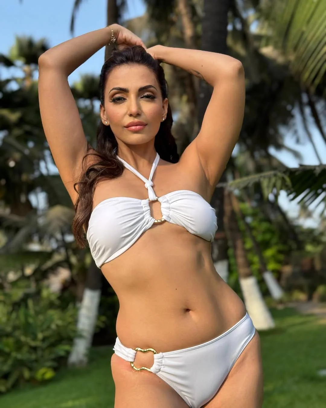 Navina Bole, 42 picture 1 of 1