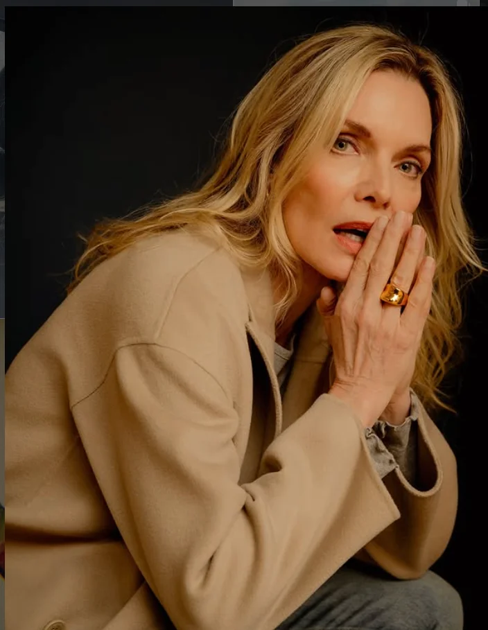 Michelle Pfeiffer, 67 picture 1 of 2