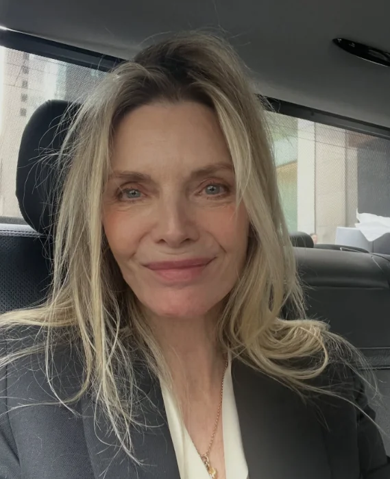 Michelle Pfeiffer, 67 picture 2 of 2